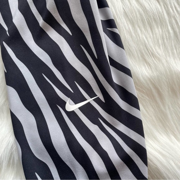 Nike One 7/8 Women’s Tight/Leggings Zebra Print Dri-Fit  Size M - Picture 7 of 9